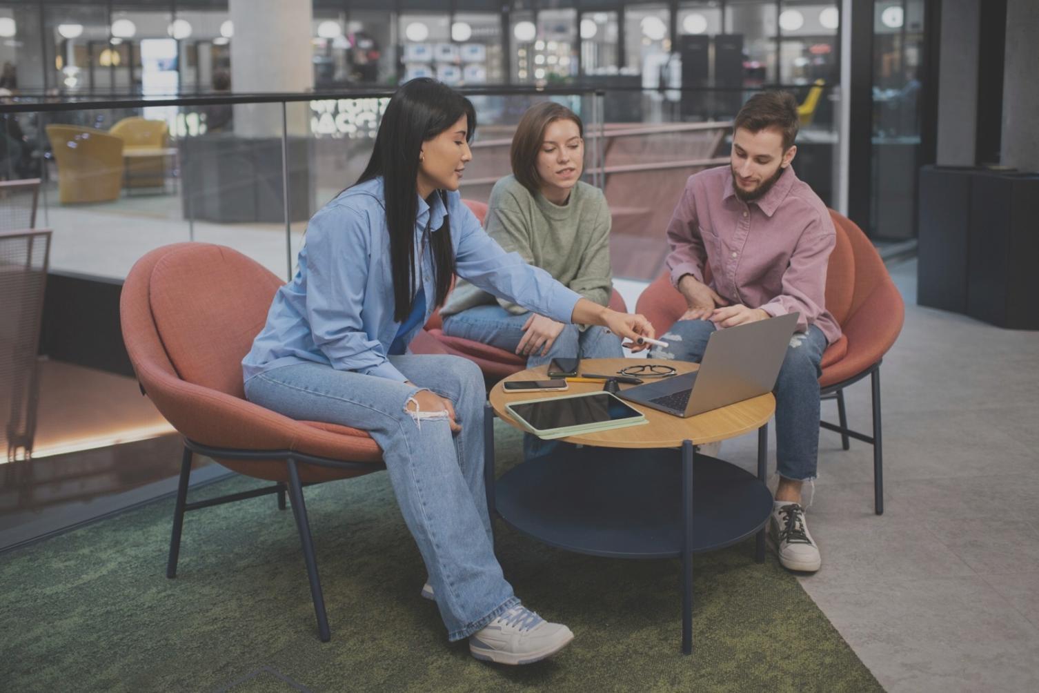 Strategiebesprechung im Bremer Büro
